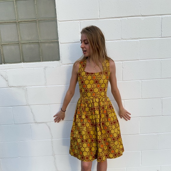 Unique 60’s Dress 🌼 - Picture 2 of 7